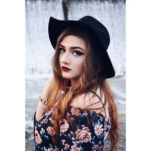Meet your Posher, Rhiannon